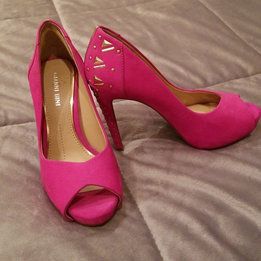 Heels - Picture 2 of 2